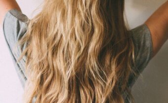 تسريحات الشعر الطويل: 15 تسريحة سريعة وسهلة للشعر الطويل بالصور